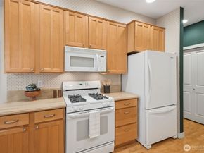 120 Newport Way NW 16, Issaquah WA 98027