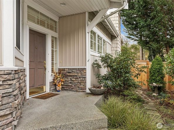 120 Newport Way NW 16, Issaquah WA 98027