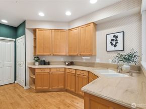 120 Newport Way NW 16, Issaquah WA 98027