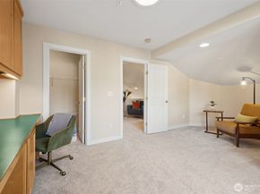 120 Newport Way NW 16, Issaquah WA 98027