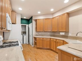 120 Newport Way NW 16, Issaquah WA 98027