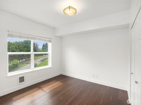 3221 SW Avalon Way 105, Seattle WA 98126