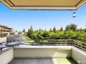 3221 SW Avalon Way 105, Seattle WA 98126