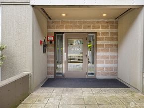 3221 SW Avalon Way 105, Seattle WA 98126