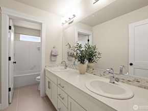 29 242nd Street SE, Bothell WA 98021