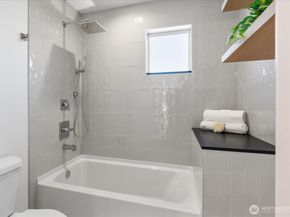4416 Corliss Avenue N B, Seattle WA 98103