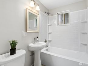 4806 Terrace Drive NE 4806, Seattle WA 98105