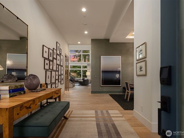 2131 104th Place SE, Bellevue WA 98004