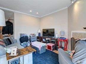 8823 Holly Dr E206, Everett WA 98208