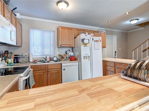 8823 Holly Dr E206, Everett WA 98208