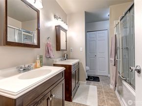 8823 Holly Dr E206, Everett WA 98208