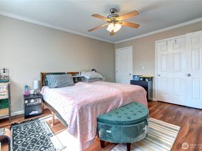 8823 Holly Dr E206, Everett WA 98208