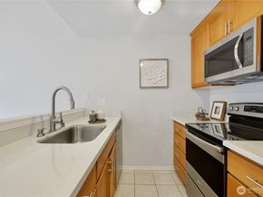 10013 NE 123rd Street C, Kirkland WA 98034