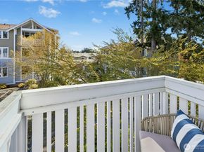 115 Hall Brothers Loop NE 208, Bainbridge Island WA 98110
