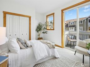 115 Hall Brothers Loop NE 208, Bainbridge Island WA 98110