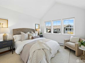 115 Hall Brothers Loop NE 208, Bainbridge Island WA 98110