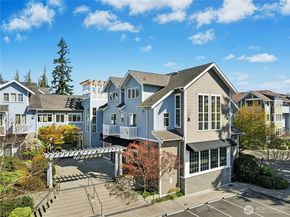 115 Hall Brothers Loop NE 208, Bainbridge Island WA 98110
