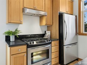 115 Hall Brothers Loop NE 208, Bainbridge Island WA 98110
