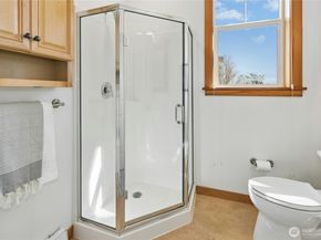 115 Hall Brothers Loop NE 208, Bainbridge Island WA 98110