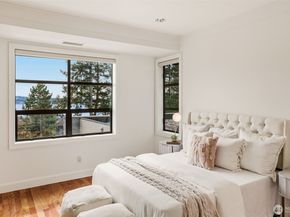 9632 Lake Washington Blvd NE, Bellevue WA 98004