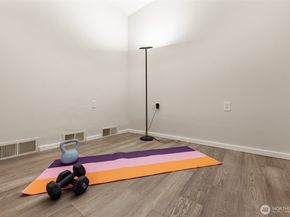 2400 8th Avenue N 1S, Seattle WA 98109