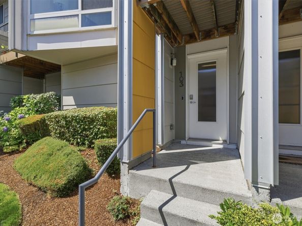 15175 NE 81st Way 103, Redmond WA 98052