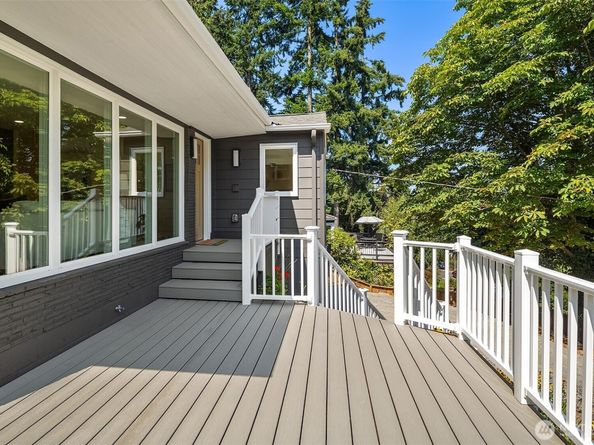 9119 17th Avenue NE, Seattle WA 98115