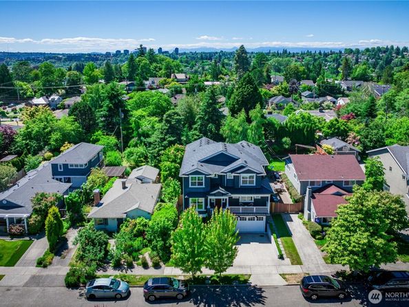 5027 48th Avenue NE, Seattle WA 98105