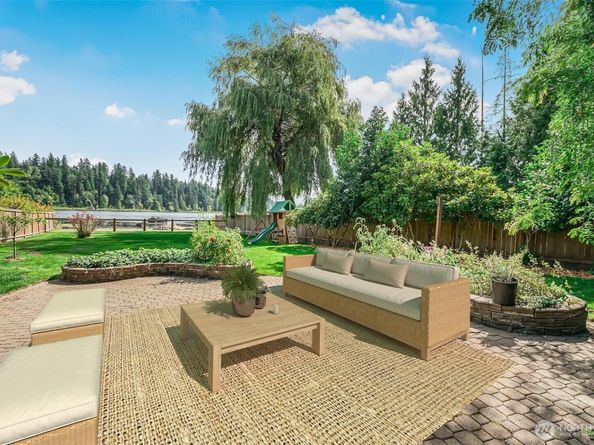 18404 W Spring Lake Drive SE, Renton WA 98058