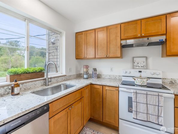 5914 35th Avenue S B, Seattle WA 98118