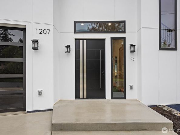 1207 145th Avenue SE, Bellevue WA 98007