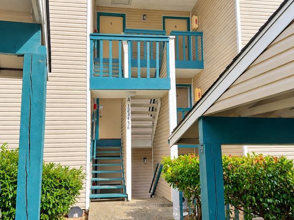 17431 Ambaum Boulevard S A6, Burien WA 98148