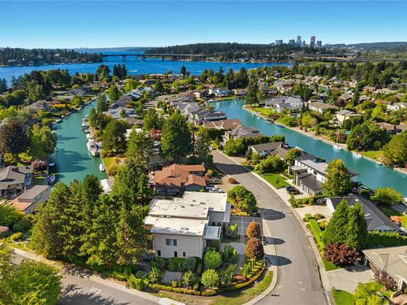 2 Crescent Key SE, Bellevue WA 98006