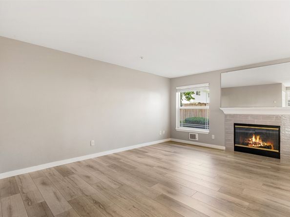 9727 18th Avenue W A103, Everett WA 98204
