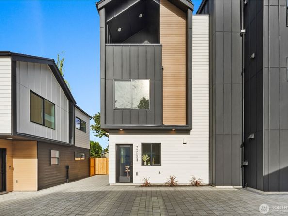 726 N 89TH Street B, Seattle WA 98103