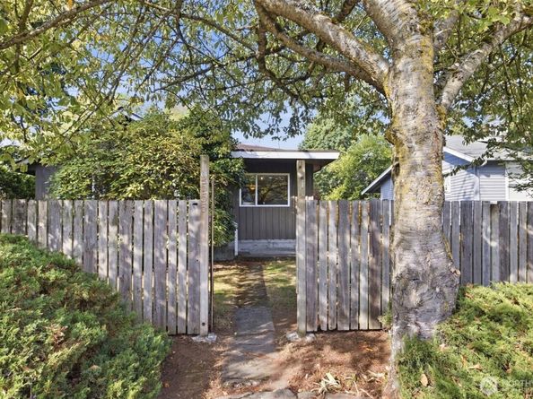9555 College Way N, Seattle WA 98103