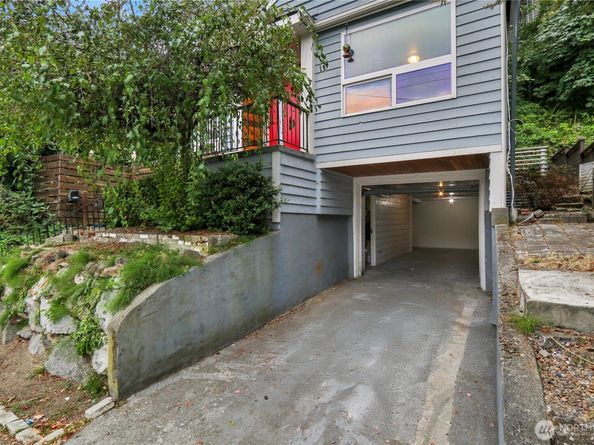 2157 Dexter Avenue N, Seattle WA 98109