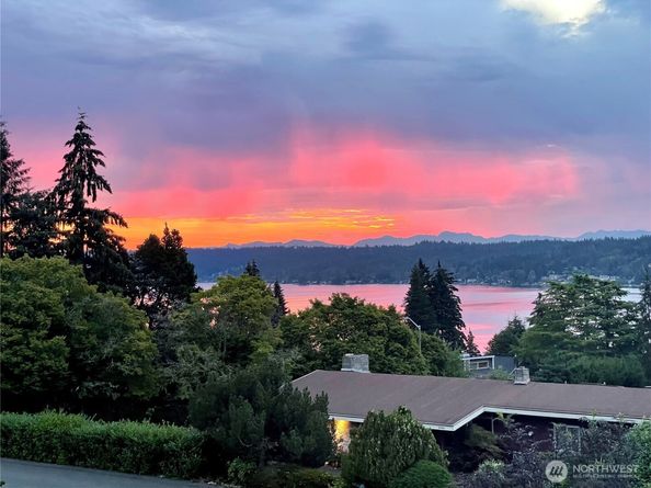 2623 170th Avenue SE, Bellevue WA 98008
