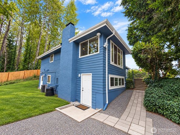 959 Hoquiam Avenue NE, Renton WA 98059