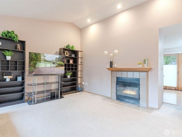 19507 55th Ave NE, Lake Forest Park WA 98155