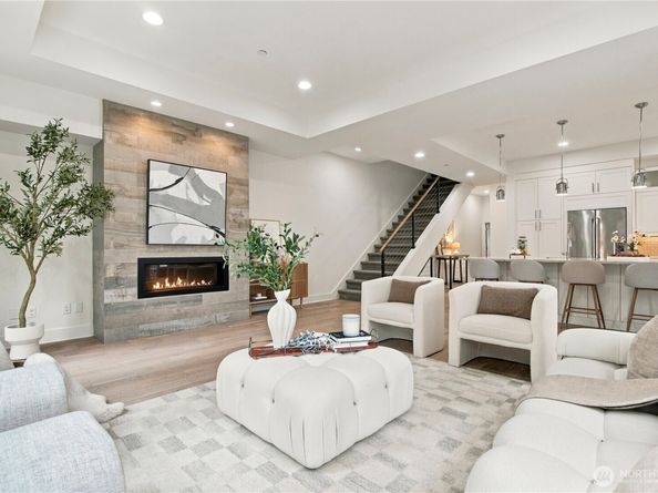 201 4th Court S 15, Kirkland WA 98033