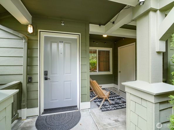 1905 24th Avenue NE 103, Issaquah WA 98029