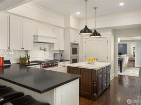 2042 77th Avenue NE, Medina WA 98039