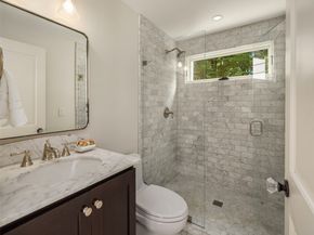 2042 77th Avenue NE, Medina WA 98039