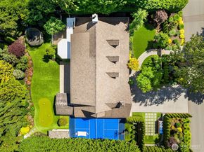 2042 77th Avenue NE, Medina WA 98039