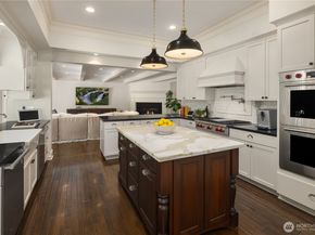 2042 77th Avenue NE, Medina WA 98039