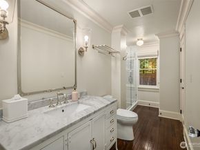2042 77th Avenue NE, Medina WA 98039