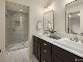 2042 77th Avenue NE, Medina WA 98039
