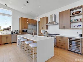 6922 96th Avenue SE, Mercer Island WA 98040