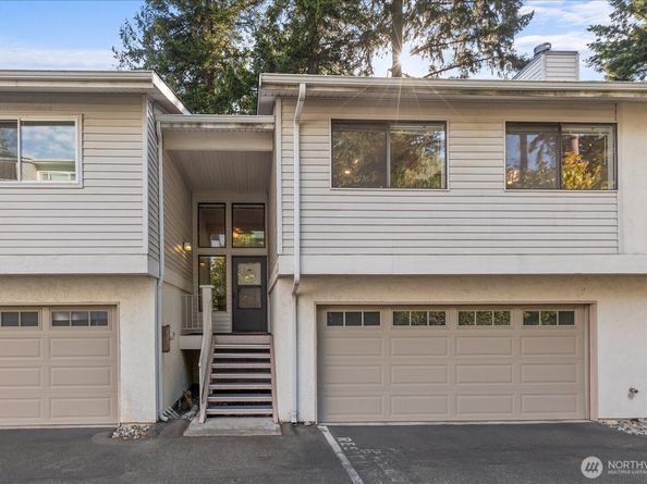 9916 NE 116th Street 202, Kirkland WA 98034